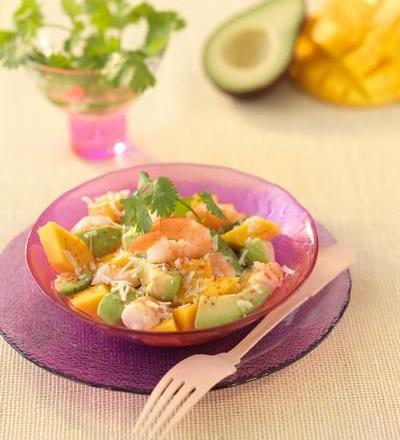 Salade de crevettes, mangue, avocat et noix de coco