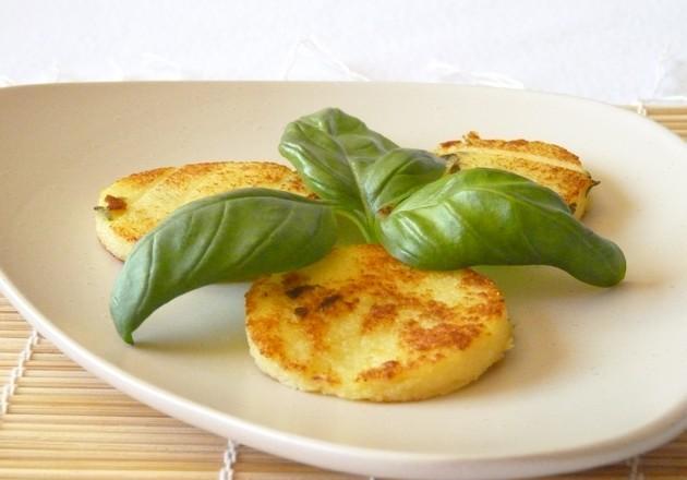 Croquettes de polenta au Cantal et basilic