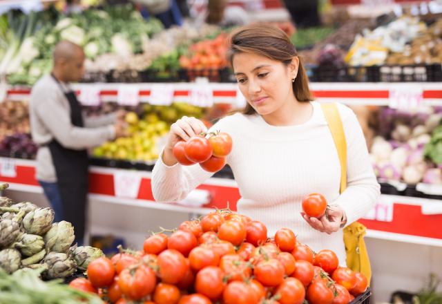 La tomate serait-elle meilleure pour la santé si on la consomme en conserve ? Un médecin répond