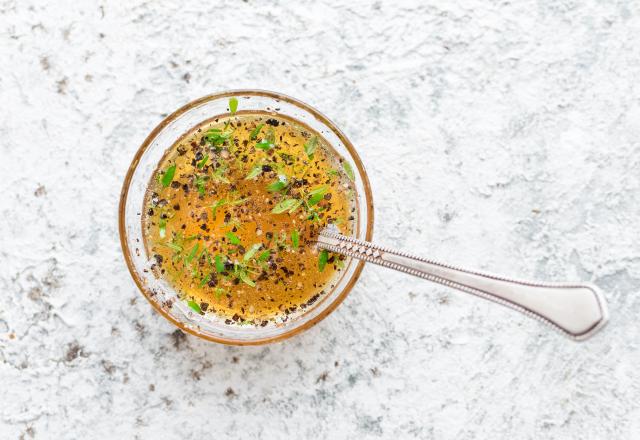 Découvrez la meilleure recette de vinaigrette selon les lecteurs de 750g : parfaite pour toutes vos salades