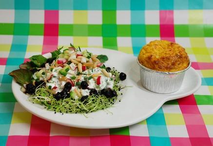 Salade fraîcheur acidulée et muffin carotte à La Faisselle Les 2 Vaches