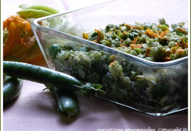 Risotto en verdure ... fanes de radis et de navets, petits pois et fleurs de courgettes.