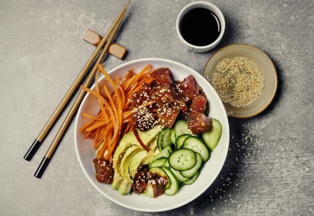 Poke bowl au thon avocat quinoa et crudités