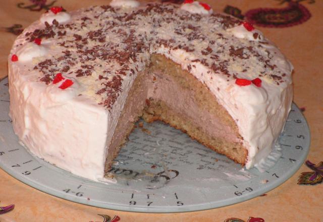 Gâteau à la crème et cappuccino