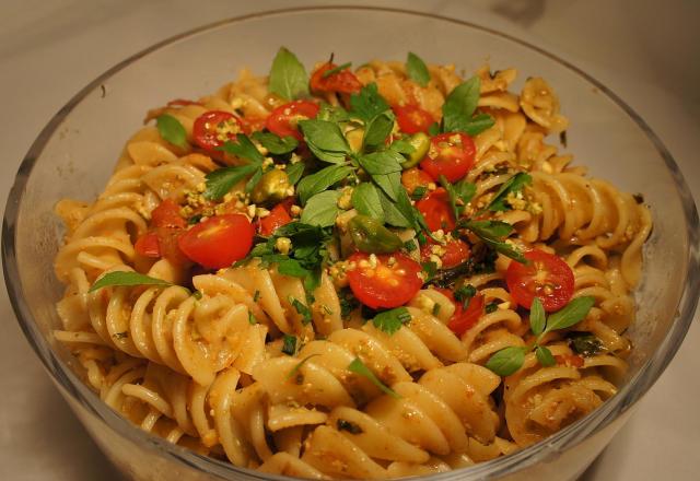 Fusillis au pesto de pistaches et tomates