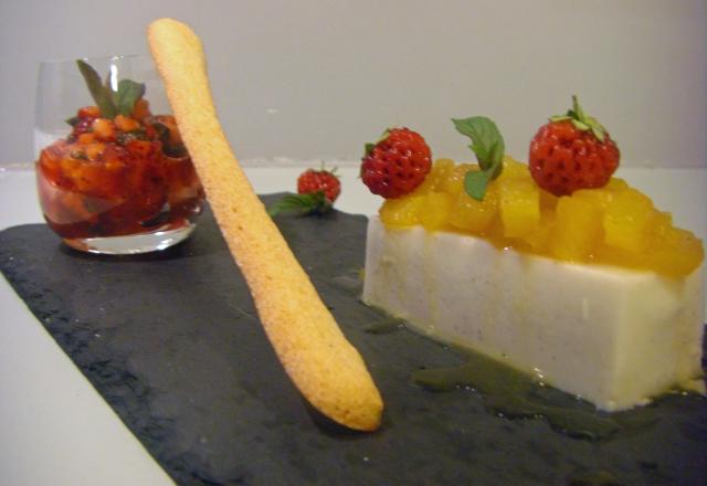 Panna cotta de lait de coco et tartare de fraises