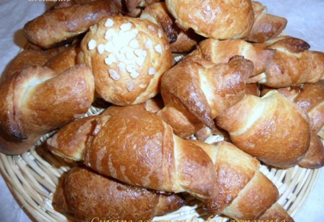 Croissants au beurre faits maison