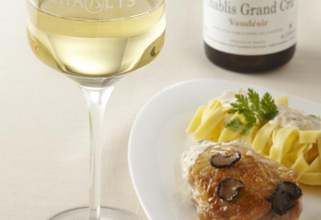 Fricassée de volaille crémée et truffes au Chablis Grand Cru