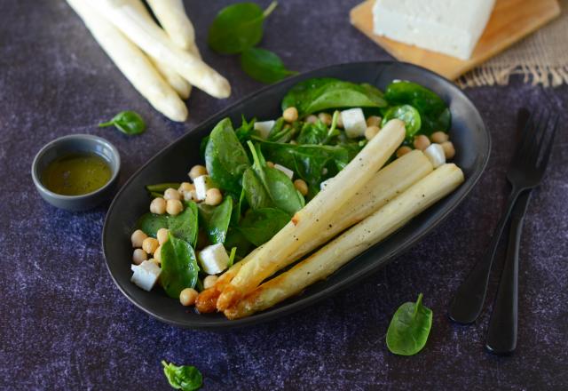 Salade d'Asperges des Sables des Landes IGP rôties aux pois chiches, pousses d'épinards et feta