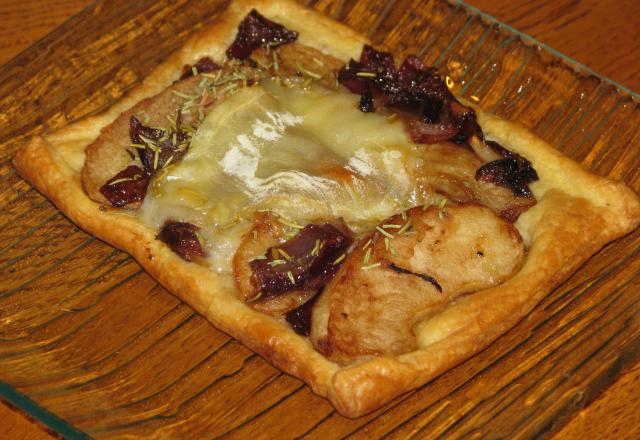 Tarte fine aux pommes, romarin et Rocamadour