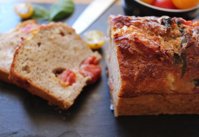 Cake au jambon de parme, tomates et chèvre