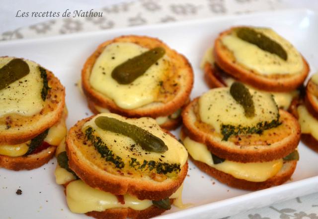 Petits croques à la raclette et moutarde à l'ancienne