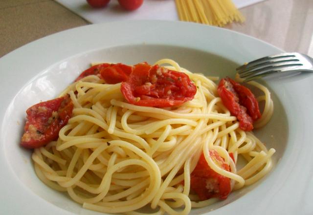 Spaghetti et tomates-cerises au four à la mode de Brindisi