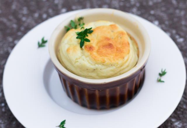 Soufflé au roquefort et au thym