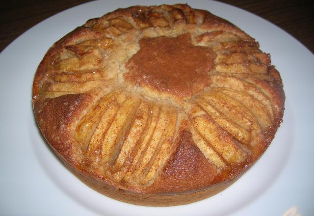 Gâteau aux pommes caraméliées