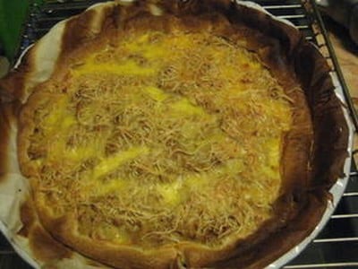 Quiche au thon épicée au curry sur pâte brisée