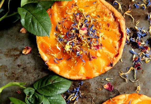 Tartes fines aux abricots et "salade de fleurs"