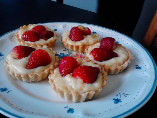 Tartelettes aux fraises et gelée de groseilles