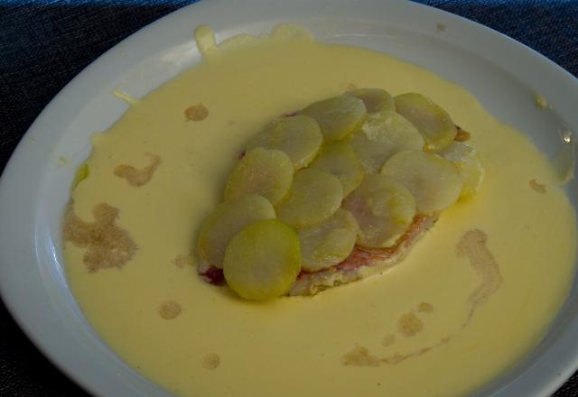 Rougets de roche aux écailles parmentières en sauce safranée à l'ail du Languedoc