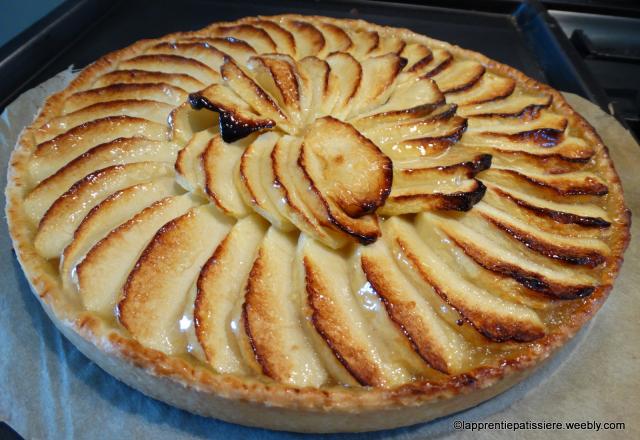 Tarte aux pommes nappée à l'abricotine