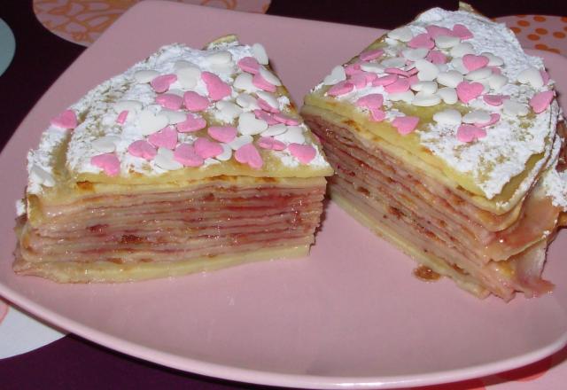 Gâteau de crêpes à la fleur d'oranger et à la fraise