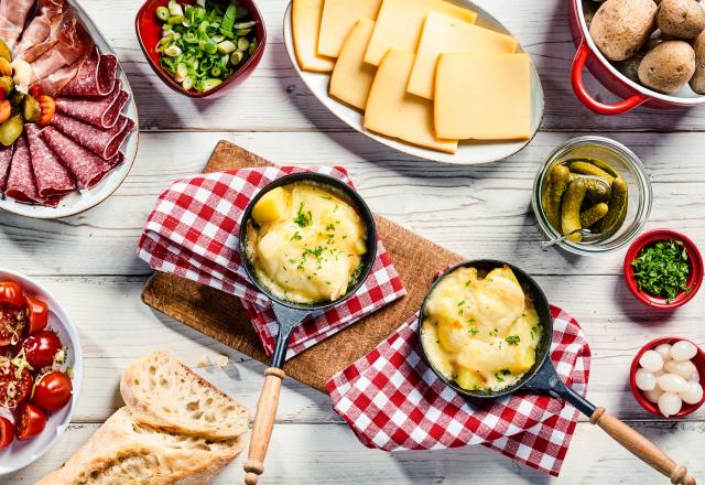 Raclette, tartiflette, croziflette : voici quelques idées de salades pour accompagner ces plats copieux !