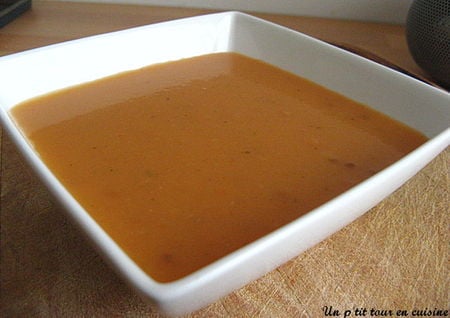 Soupe de tomate, basilic