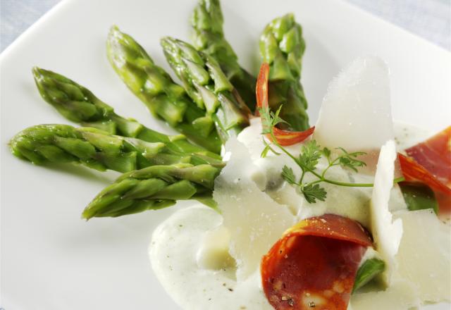 Cappuccino d'asperges au chorizo et parmesan