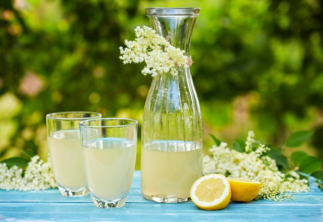 Mocktail (cocktail sans alcool) à la fleur de sureau et au citron