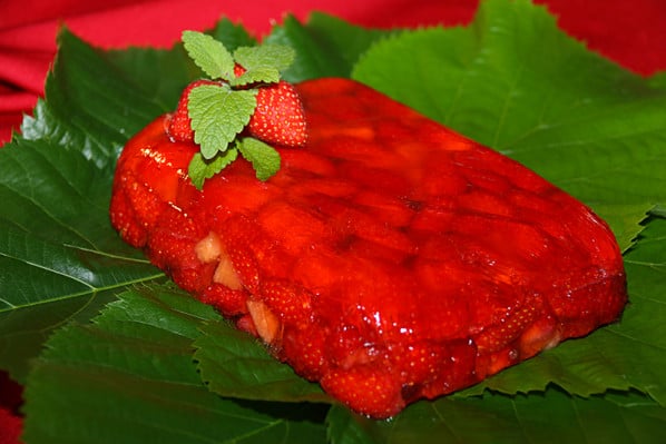 Terrine de fraises à la gelée de muscat