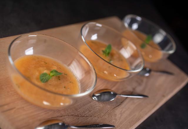 Verrines de soupe de Melon du Quercy à la menthe fraîche