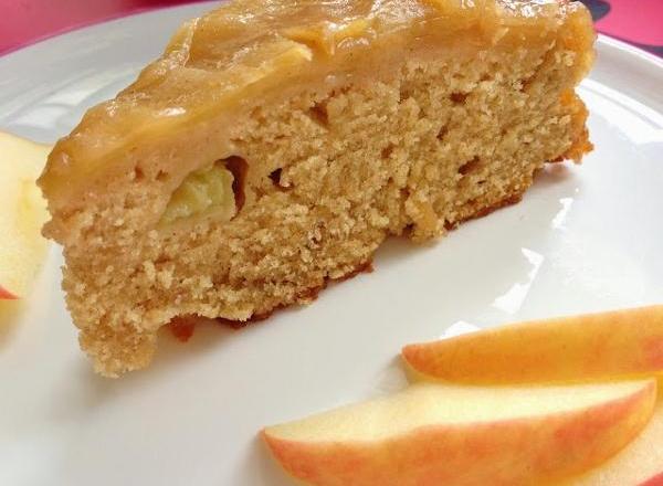 Le gâteau renversé aux pommes et au sirop d'érable