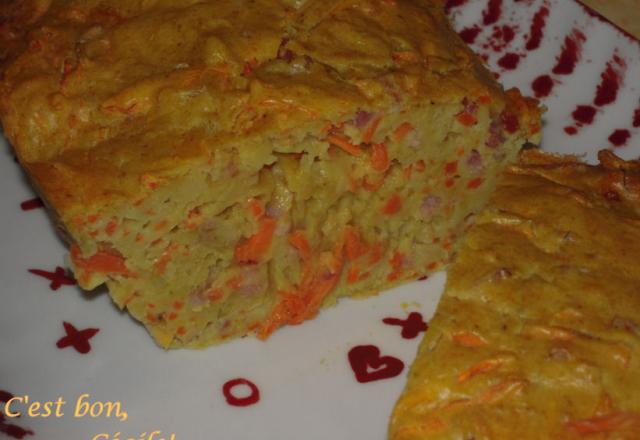 Cake aux carottes, lardons parfumé au lait de coco et au colombo