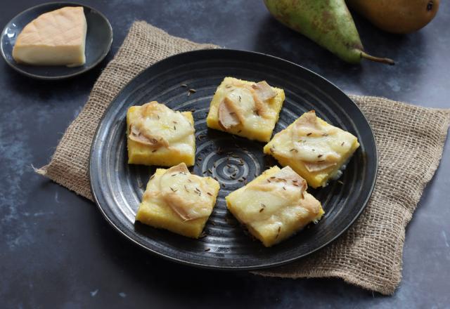 Toasts de polenta à la poire et Munster