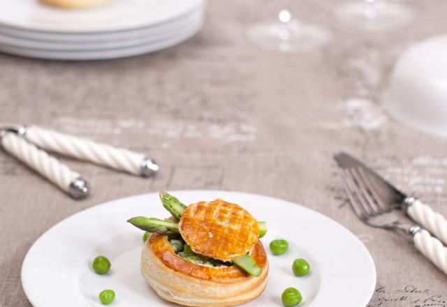 Petits feuilletés au roquefort et mascarpone, fèves, asperges et petits pois