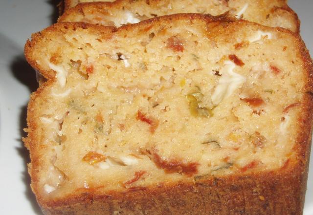 Cake au fromage de chèvre et tomates séchées