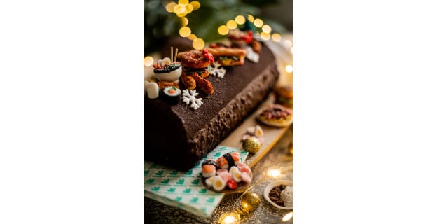 Une ex-candidate du Meilleur pâtissier crée une bûche de Noël pour Deliveroo