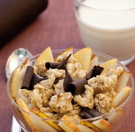 Pépites de muesli croustillantes  et salade de pomme et poire