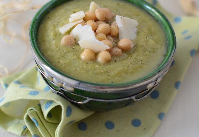 Soupe de courgettes, pois-chiche et parmesan