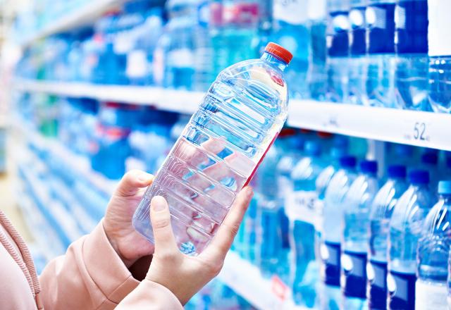 Ces marques de bouteilles d'eau à éviter pour votre santé