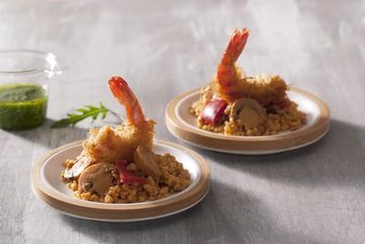 Boulgour aux champignons de Paris, tomate, mascarpone, pointe de piment d'Espelette et gambas croustillantes au pesto de roquette