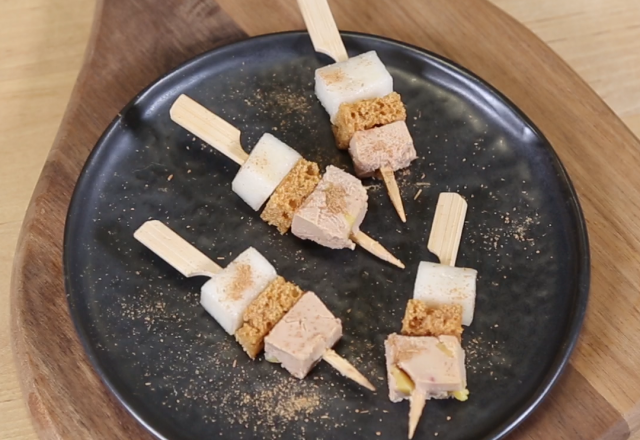 Mini-brochettes de foie gras au pain d'épices et poires