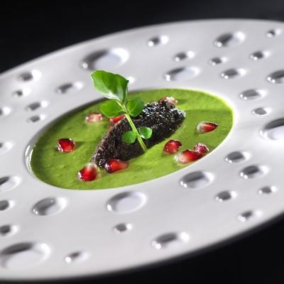 Gaspacho de cresson et tapenade d'olives noires