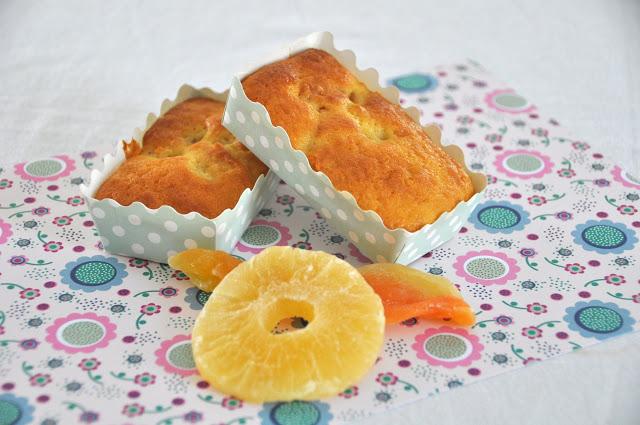 Petits cakes à l'ananas et melon séchés