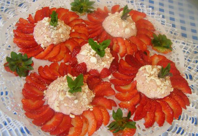 Dômes au fromage blanc et fraises