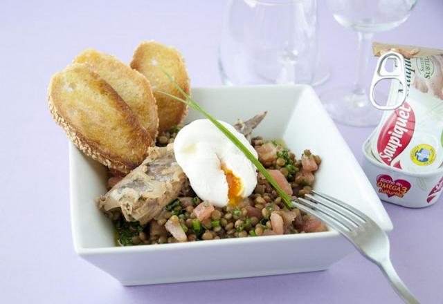 Salade de lentilles, maquereaux et œuf poché