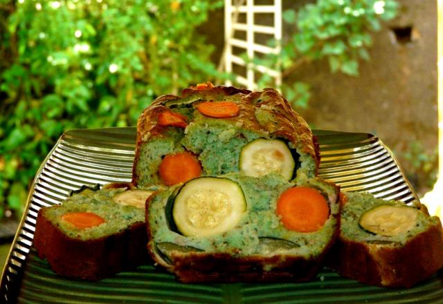 Cake au pesto, thon et légumes