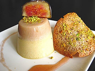 Foie gras aux figues façon panna cotta et sa tuile épicée