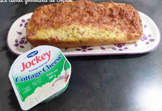 Cake moelleux au Cottage Cheese, oignons, moutarde et jambon