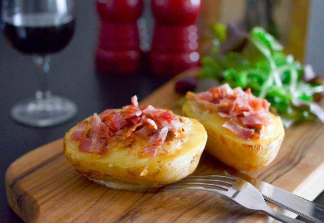 Pommes de terre farcies à l’affidélice et son croustillant de lard